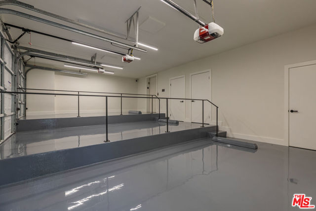 365 Norcroft Avenue, Los Angeles CA: https://media.crmls.org/mediaz/a9230e3d-a67d-4047-8645-2e0fcf5ce10a.jpg