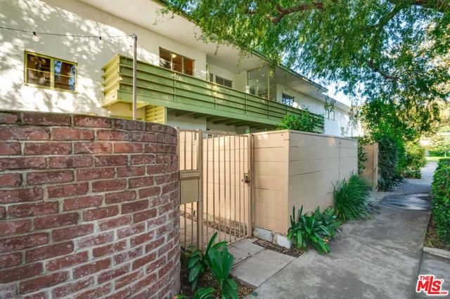 5172 1/2 Village, Los Angeles CA: https://media.crmls.org/mediaz/a9239a73-fdbb-4aec-bf8c-16a18a844d51.jpg