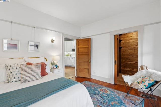 3206 Garfield Ave, Alameda CA: https://media.crmls.org/mediaz/a923dfb2-2963-4c46-84b8-97e76b9be478.jpg