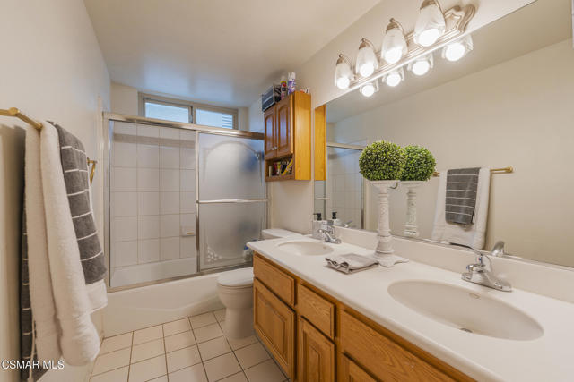 2653 N Broadmoor Avenue, Simi Valley CA: https://media.crmls.org/mediaz/a92461f1-b0b5-4b8a-8a02-4dd90cd7661d.jpg