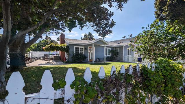 Detail Gallery Image 2 of 33 For 1475 Thomas Ave, San Diego,  CA 92109 - 2 Beds | 2 Baths