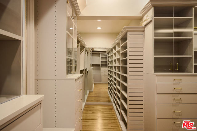 628 N Rodeo Drive, Beverly Hills CA: https://media.crmls.org/mediaz/a924bef9-9bfc-4da7-8a2e-1d2139a54542.jpg