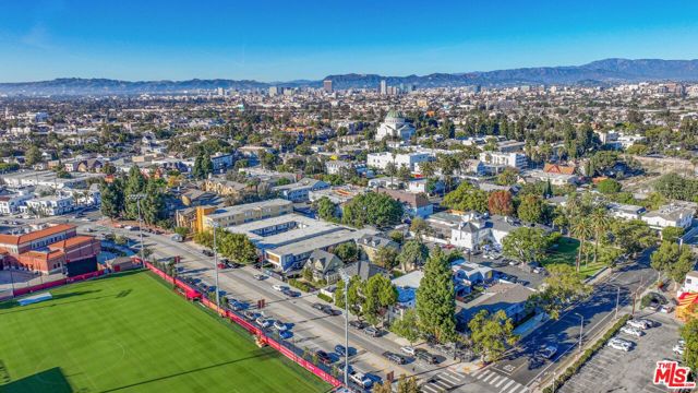 921 W 30th Street, Los Angeles CA: https://media.crmls.org/mediaz/a924dd10-2caf-4b13-b741-b919cf2dd512.jpg