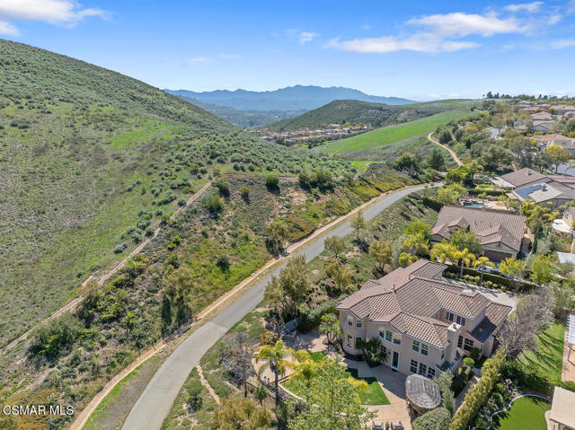 3034 Heavenly Ridge Street, Thousand Oaks CA: https://media.crmls.org/mediaz/a924f3e1-af58-4458-8e7e-9d55b63ea825.jpg