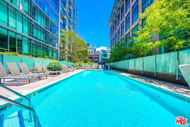 1100 S Hope Street, Los Angeles CA: https://media.crmls.org/mediaz/a925ad70-17b2-4973-94fb-364b0bc73125.jpg