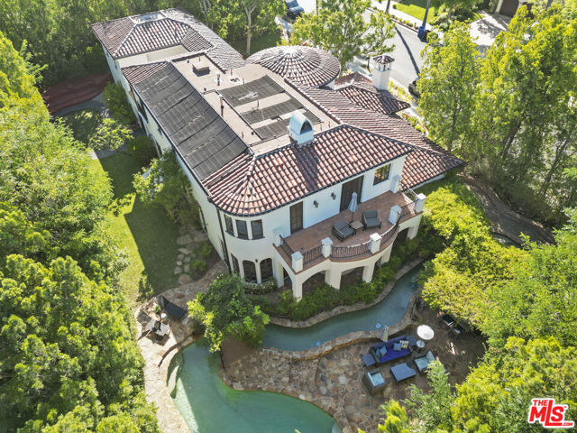 18414 Corazon Circle, Tarzana CA: https://media.crmls.org/mediaz/a925cce8-ee45-4af0-b726-69090e6ba3d3.jpg