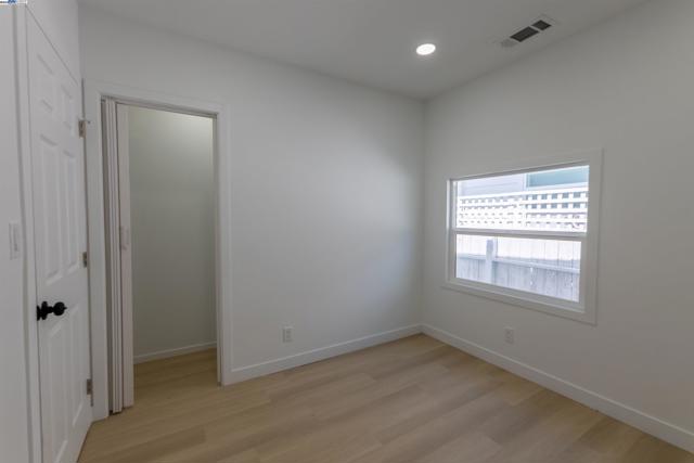 1276 64Th Ave, Oakland CA: https://media.crmls.org/mediaz/a925d1d2-5f06-41c8-9c4d-790cfc23d241.jpg