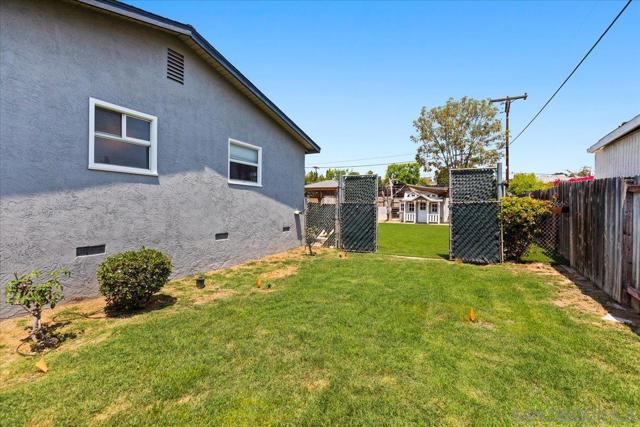 1658 Greenfield Dr, El Cajon CA: https://media.crmls.org/mediaz/a92612eb-6c23-4055-bf28-d471e3ea2643.jpg