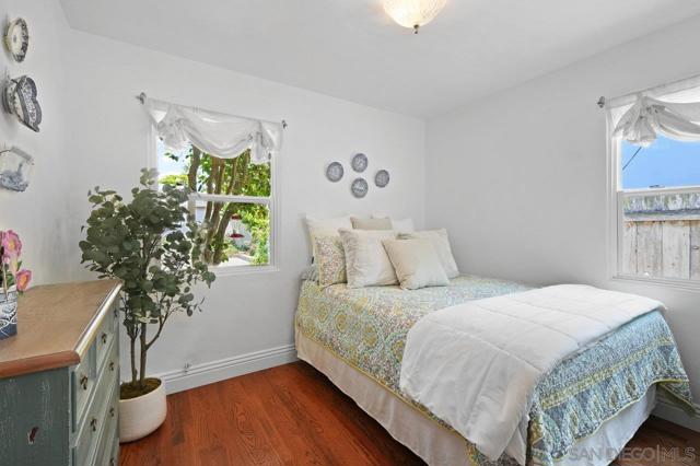4386 Niagara Ave, San Diego CA: https://media.crmls.org/mediaz/a92740f1-db73-46cb-9c9c-7ba50f6dcc35.jpg