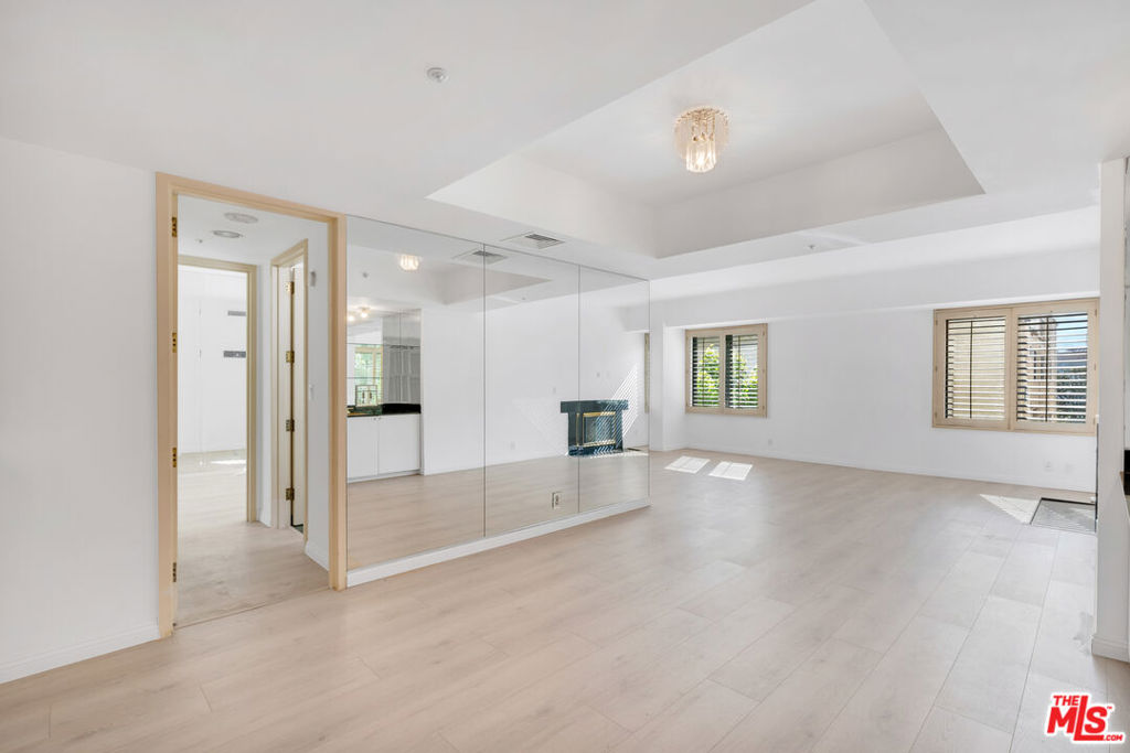 10520 Wilshire Boulevard #304