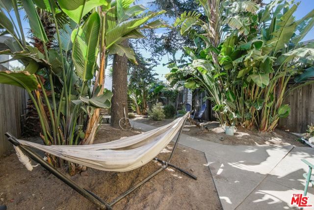 732 Washington Boulevard, Marina del Rey CA: https://media.crmls.org/mediaz/a9277868-a5e7-4ae2-a152-6564ac07155b.jpg