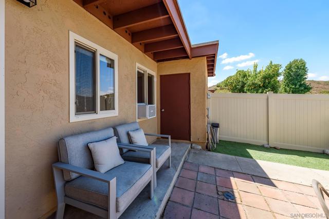 8721 Wahl St, Santee CA: https://media.crmls.org/mediaz/a9277fc7-98ff-4d05-a2f1-86cd795a599a.jpg