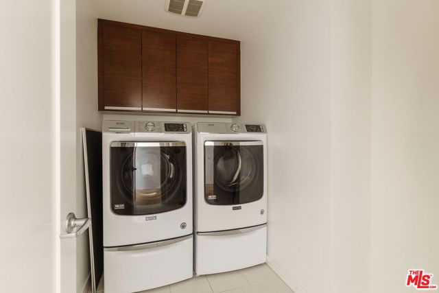 310 Washington Boulevard, Marina del Rey CA: https://media.crmls.org/mediaz/a9278d92-88b0-4968-9ba2-bb18f01a0c73.jpg