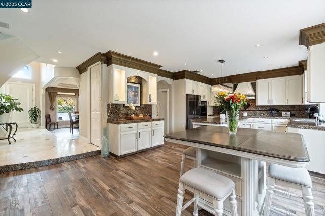 2550 E Jenny Ave, Fresno CA: https://media.crmls.org/mediaz/a927c73c-7785-4474-a90c-f1901e3ba5c8.jpg