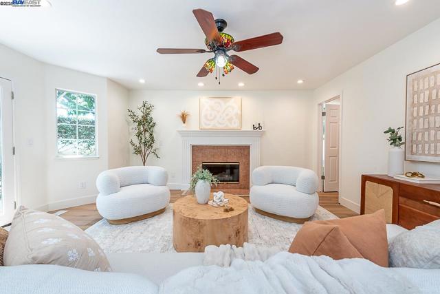 34233 Perry Glen Ter, Union City CA: https://media.crmls.org/mediaz/a927f60e-1d56-40d0-8577-08772faef839.jpg