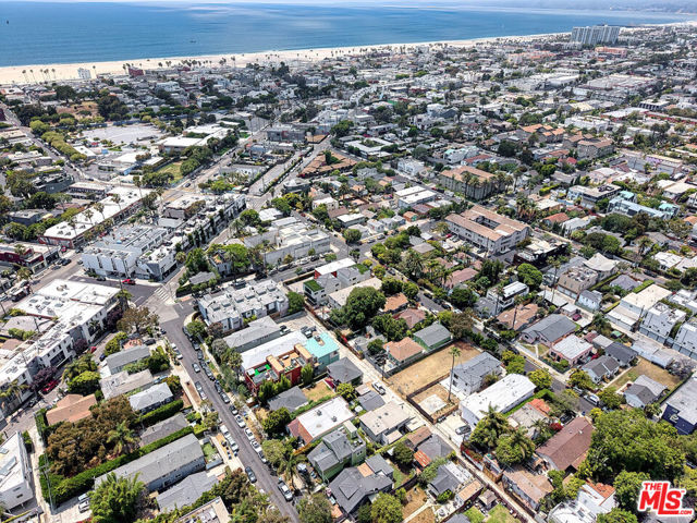 519 1/2 San Juan Avenue, Venice CA: https://media.crmls.org/mediaz/a92804f4-3444-41e7-a0df-083b8a336a70.jpg