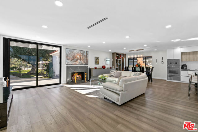 18912 Pasadero Drive, Tarzana CA: https://media.crmls.org/mediaz/a92824c5-d114-407b-9196-91b805940262.jpg