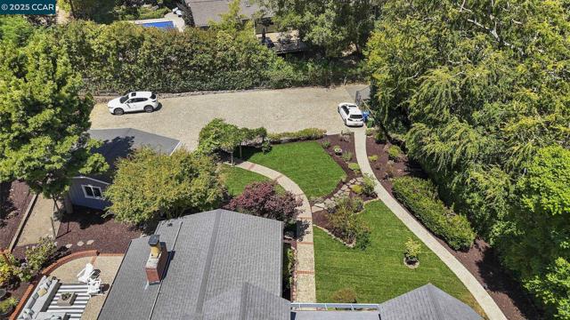 3475 Springhill Rd, Lafayette CA: https://media.crmls.org/mediaz/a9288096-f78b-4392-a902-fc110a20d0da.jpg