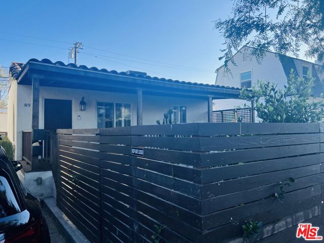 8916 Cadillac Avenue, Los Angeles CA: https://media.crmls.org/mediaz/a928b24d-6f3f-467f-9320-0984cc9c08df.jpg