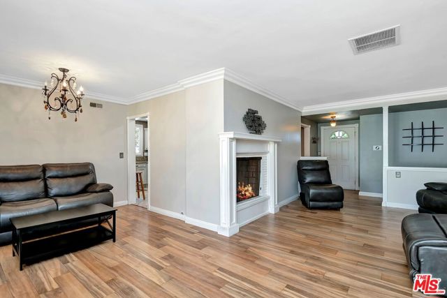 6315 Tampa Avenue photo 3