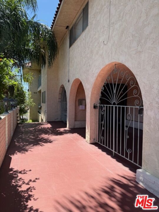 6771 Springpark Avenue, Los Angeles CA: https://media.crmls.org/mediaz/a929ea54-d6d4-40fd-aba6-f271edcde37b.jpg