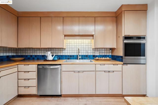 7046 Cutting Blvd, El Cerrito CA: https://media.crmls.org/mediaz/a929eb59-30e7-45d4-94b8-00a76868cd41.jpg