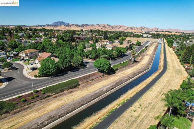 632 Burwood WAY, Antioch CA: https://media.crmls.org/mediaz/a92a3e6c-f8bf-41e5-8dc4-97e97fa4d33c.jpg