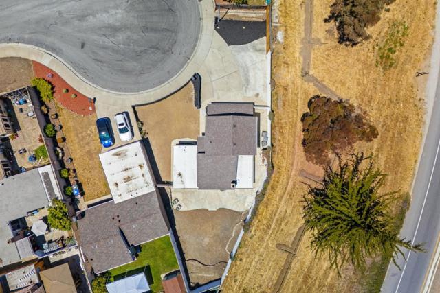 1138 Sherman Drive, Salinas CA: https://media.crmls.org/mediaz/a92a5f79-813a-4adb-8716-eecc19b57f9f.jpg