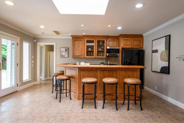 510 Oak Park Way, Redwood City CA: https://media.crmls.org/mediaz/a92a7ab1-840d-48ec-994d-b8fd49311e1b.jpg