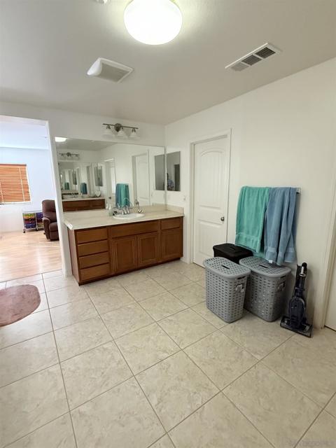 3177 Katharine Dr, Escondido CA: https://media.crmls.org/mediaz/a92a8bf5-2e53-4a6e-806b-a09da1c07ee3.jpg