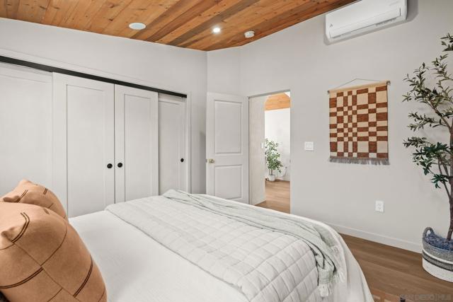 1566 Evergreen St, San Diego CA: https://media.crmls.org/mediaz/a92aadf2-4fb8-4076-879e-0ecd6455d1cb.jpg