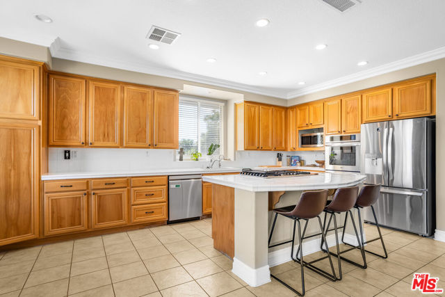 28804 Sugar Bliss Place, Santa Clarita CA: https://media.crmls.org/mediaz/a92ab072-d60e-49d3-b253-c52f366962c9.jpg