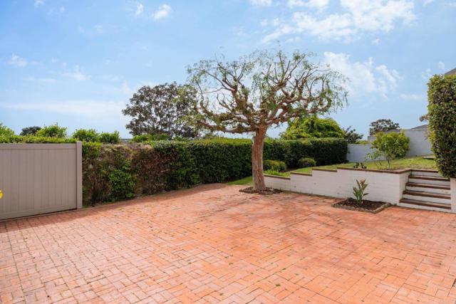 6018 Folsom Drive, La Jolla CA: https://media.crmls.org/mediaz/a92b122a-a6d9-47c5-94d2-8bcd436ed42c.jpg