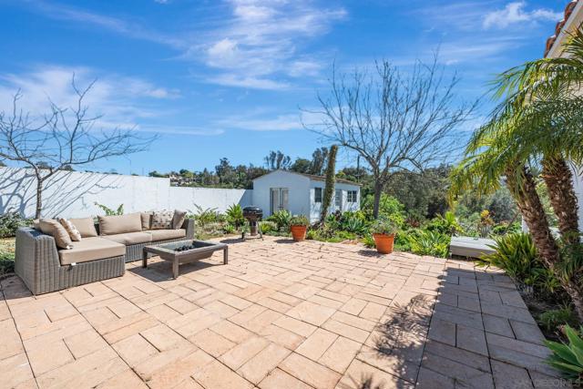 1761 Winterwarm Dr, Fallbrook CA: https://media.crmls.org/mediaz/a92b4118-0af3-43c1-b34f-b8db07329609.jpg