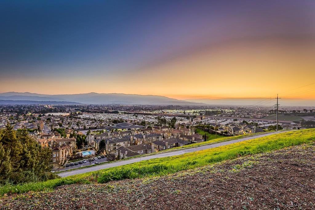 https://media.crmls.org/mediaz/a92b7c0b-9b04-475c-8cec-d580c3e35f04.jpg?preset=X-Large