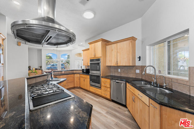 42094 W 21st Street, Lancaster CA: https://media.crmls.org/mediaz/a92b7cac-f84b-427d-955e-6af6f8f157eb.jpg