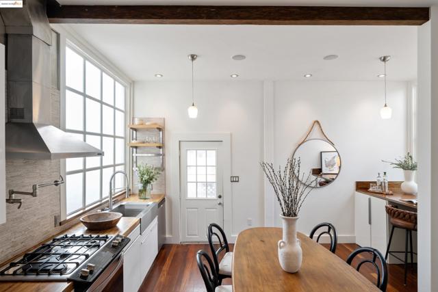 1402 15th St, San Francisco CA: https://media.crmls.org/mediaz/a92bfc14-ead4-4f93-823b-086f550b625c.jpg