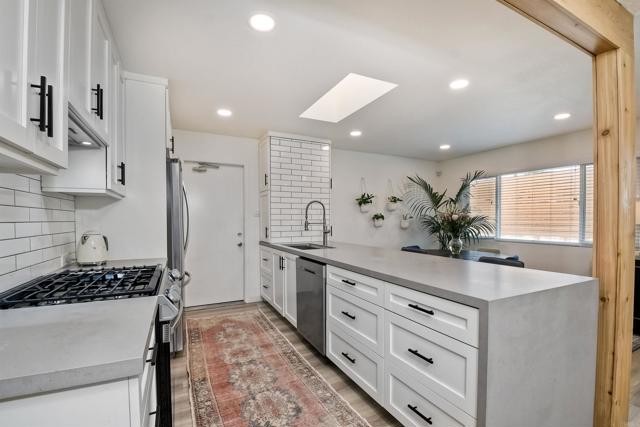 229 Yacon Street, Vista CA: https://media.crmls.org/mediaz/a92c5c98-d057-4d4e-8525-1fb67fc03400.jpg