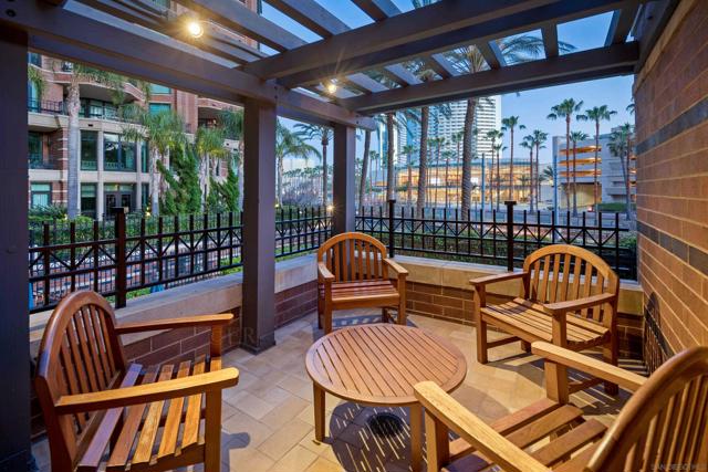 500 W Harbor Dr, San Diego CA: https://media.crmls.org/mediaz/a92d22f1-bf37-4d16-97d1-683854af7c07.jpg
