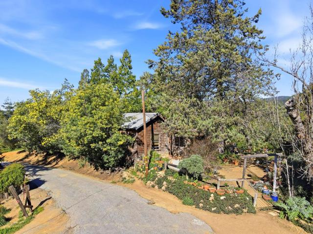 24733 Loma Prieta Avenue, Los Gatos CA: https://media.crmls.org/mediaz/a92d5ff1-3591-4272-9224-eaaea403208f.jpg
