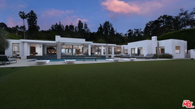 16032 VALLEY VISTA Boulevard, Encino CA: https://media.crmls.org/mediaz/a92d96c3-0913-4912-b18a-32992348a050.jpg