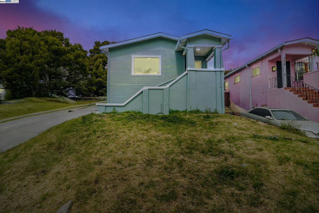 9700 Macarrthur Blvd., Oakland CA: https://media.crmls.org/mediaz/a92e318b-c4c3-4037-a8da-dd0d1cd5bb0d.jpg