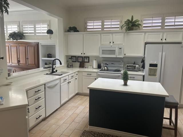 78557 Golden Reed Drive, Palm Desert CA: https://media.crmls.org/mediaz/a92e91f0-7738-4009-9736-04d333fb452e.jpg