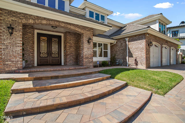 848 Greenridge Drive, La Canada Flintridge CA: https://media.crmls.org/mediaz/a92efb0c-4a6c-4506-8e43-145c3b32970f.jpg