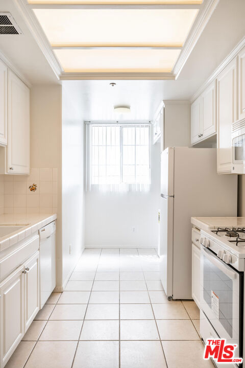 6922 Knowlton Place, 103 photo 9