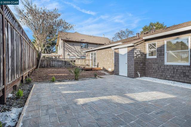 2139 WHYTE PARK AVE, Walnut Creek CA: https://media.crmls.org/mediaz/a92f939e-7692-40ef-b985-64fb1c03b4a7.jpg