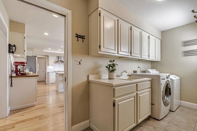 3187 High Meadow Lane, San Jose CA: https://media.crmls.org/mediaz/a9304381-7fbb-4e7d-b36b-246debb47e65.jpg