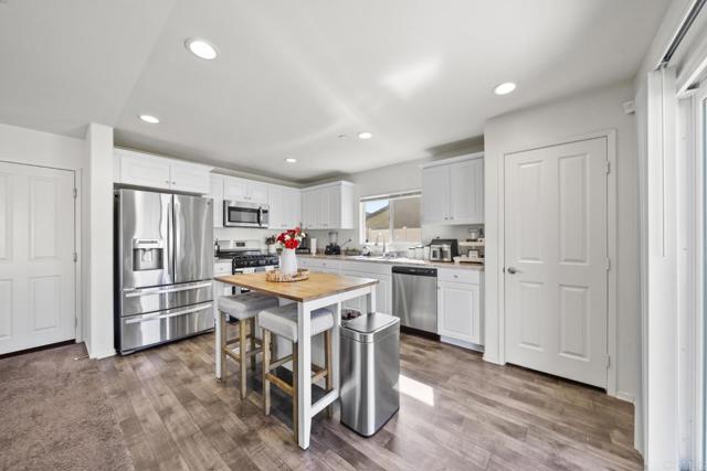 Detail Gallery Image 4 of 42 For 29483 Beeler Rd, Winchester,  CA 92596 - 4 Beds | 3 Baths