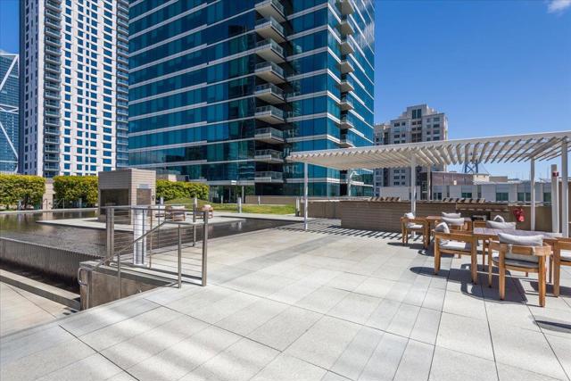 425 1st Street, San Francisco CA: https://media.crmls.org/mediaz/a930e127-42f0-4e81-b157-0db8e2df056f.jpg