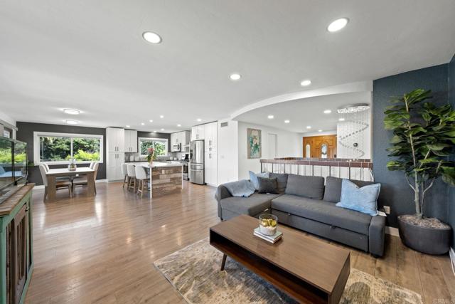 2548 Katherine Court, El Cajon CA: https://media.crmls.org/mediaz/a9310762-4628-453d-80c5-c320a22a7799.jpg